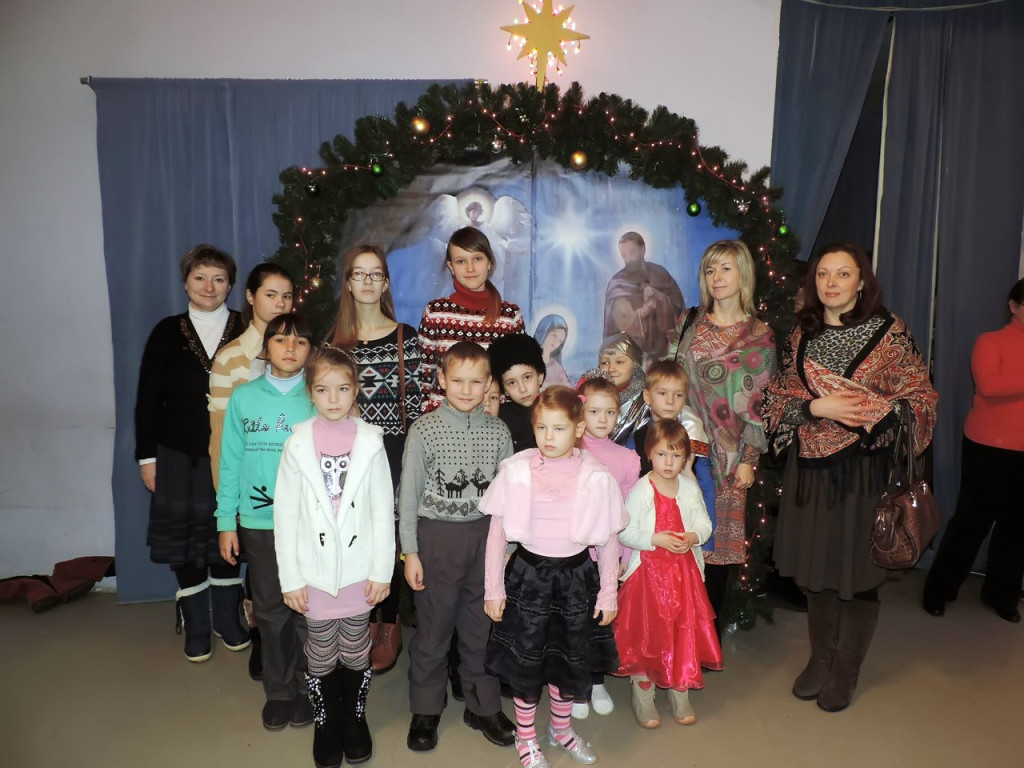 ученики воскресной школы "Родник" на епархиальной Рождественской елке