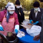 В Кургане «Сквер Милосердия» притягивает нуждающихся бесплатной едой и душевным общением