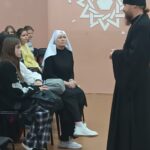 Протоиерей Владимир Алексеев и сестра милосердия Пермякова Наталья посетили СОШ N°5 города Кургана.