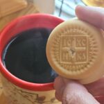 Я правда не знаю ничего вкуснее и счастливее, чем просфорка и глоток горячего кагора после причастия.