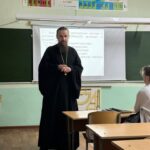 Священники храма Порт-Артурской иконы Божией Матери выступили на родительских собраниях