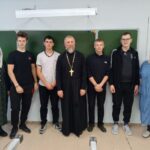 В Зауралье священник и сестра милосердия провели в сельской школе урок «Семьеведения»
