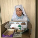 Сестры милосердия Порт-Артурского храма приготовили сладости и письма для отправки нашим ребятам в зону СВО.