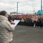 У обелиска героям-молодогвардейцам МБОУ «СОШ №5» прошла акция «Храним огонь Победы», посвященная 80-летию Победы в Великой Отечественной войне.