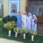 В преддверии светлого праздника — Дня семьи, любви и верности — на нашем приходе Порт-Артурской иконы Божией Матери прошла благотворительная ярмарка «Белый цветок»